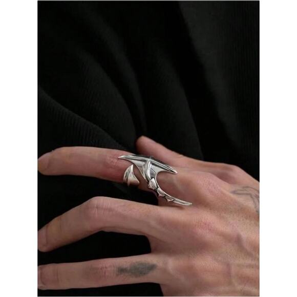 Futuristic Silver Spike Ring | Adjustable Punk Gothic Armor Claw Jewelry - Picture 3 of 7